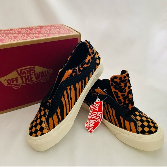 VANS~Unisex / BOLD Classic Sneaker - Picture 11 of 15